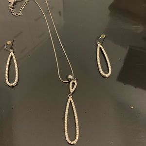 Lia Sophia necklace and earrings set, nwot